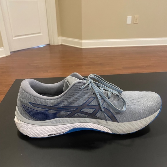 ASICS Running Shoes (GT-1000 11) - Picture 4 of 6